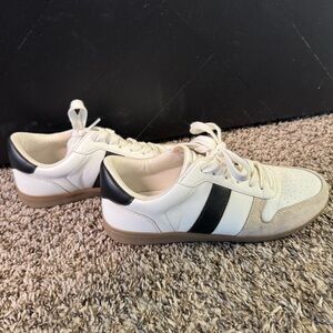 Casual women’s sneaker shoes